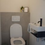 Apart toilet
